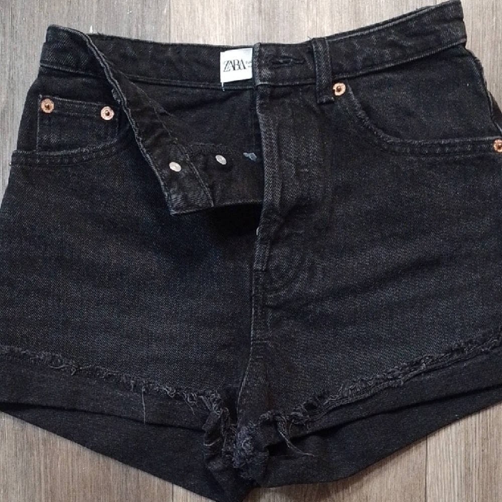 Zara Women's Black Denim Shorts